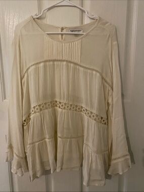 Neiman Marcus Cream Lace-Trim Peasant Blouse
